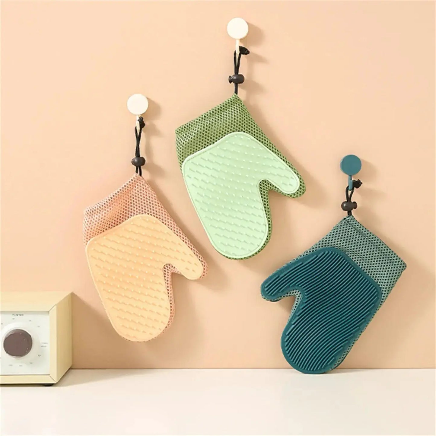 Fur-Friendly Grooming Mitt